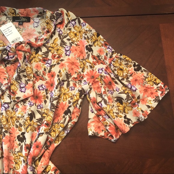 🌟 HP 🌟 Suzanna Betro Flower Top - Picture 4 of 6
